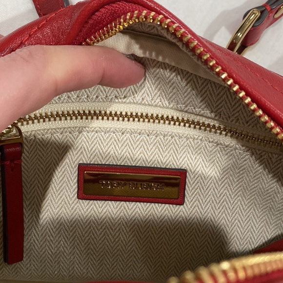 Tory Burch Kira Chevron Camera Bag - Picture 4 of 7